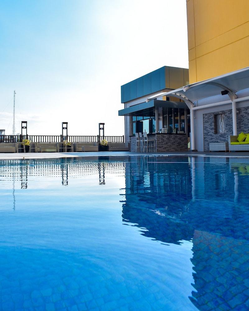 The Royal Mandaya Hotel Davao Exterior foto
