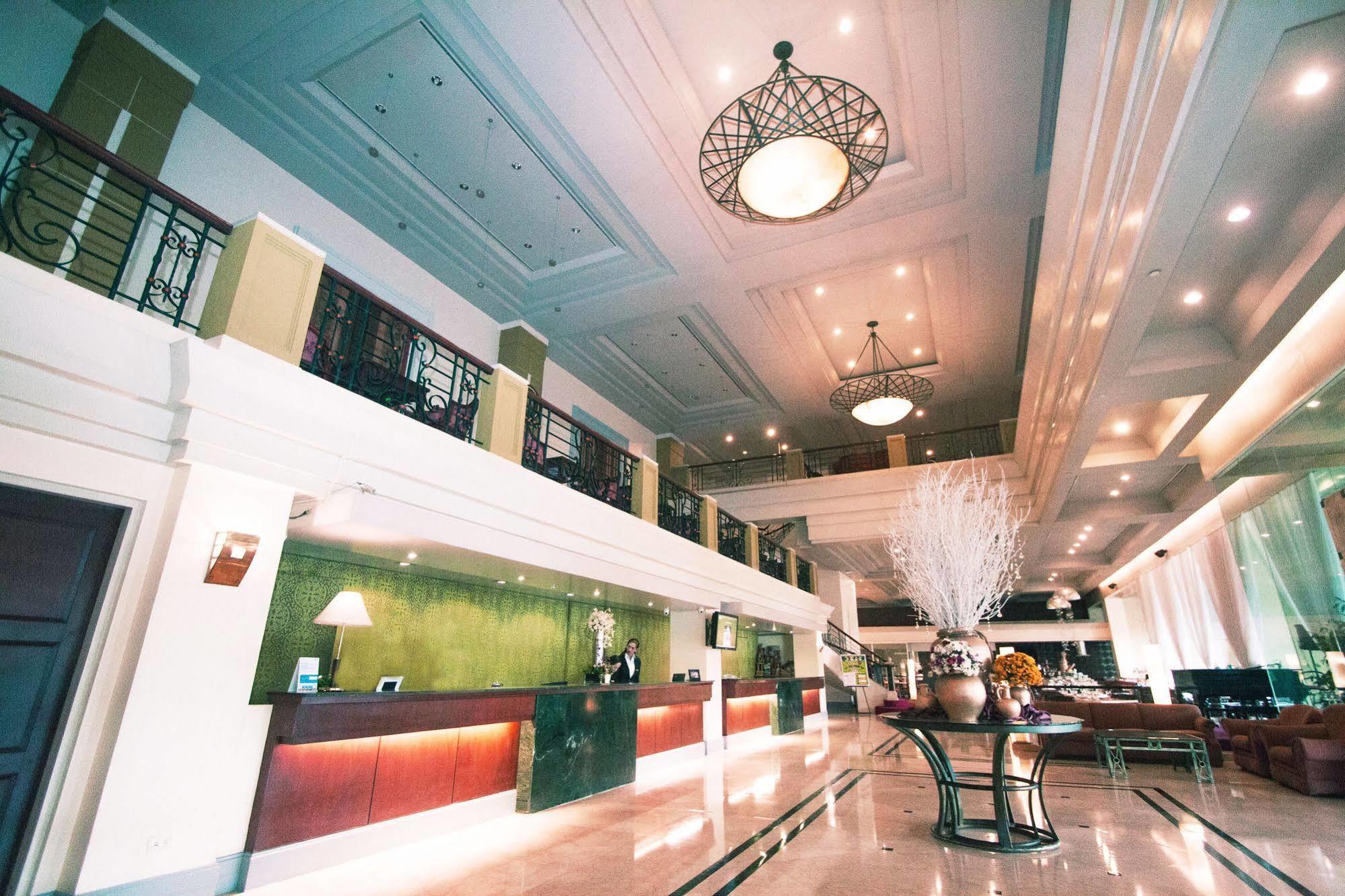 The Royal Mandaya Hotel Davao Exterior foto
