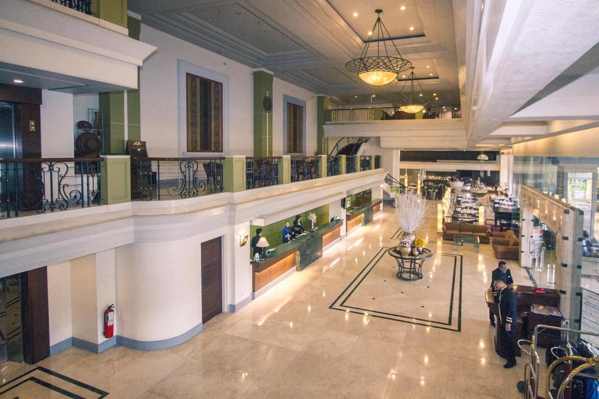 The Royal Mandaya Hotel Davao Exterior foto