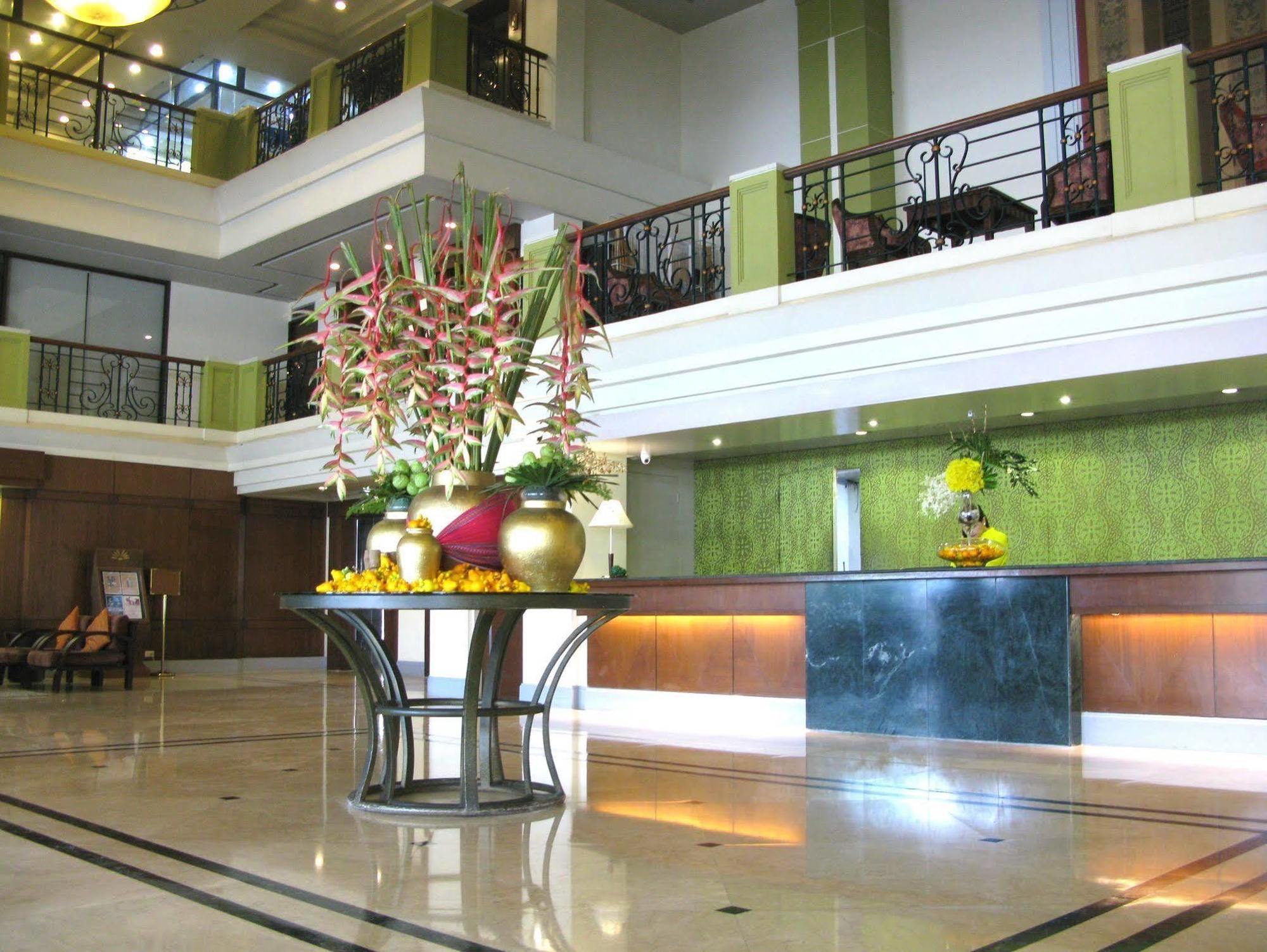 The Royal Mandaya Hotel Davao Exterior foto