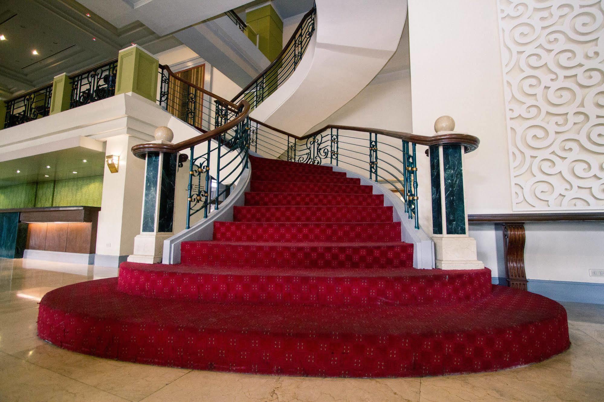 The Royal Mandaya Hotel Davao Exterior foto
