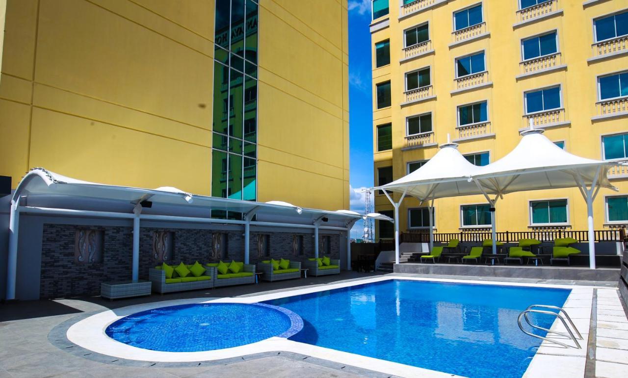 The Royal Mandaya Hotel Davao Exterior foto