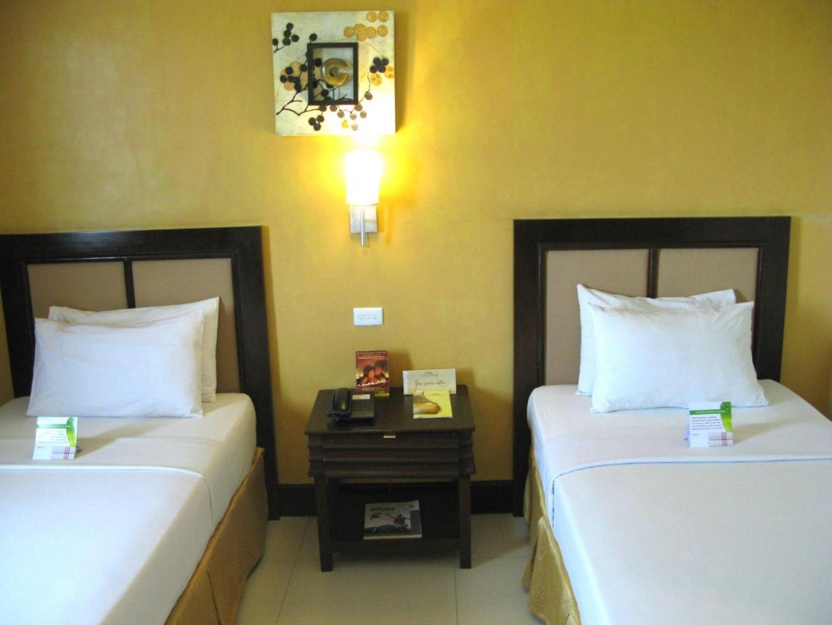 The Royal Mandaya Hotel Davao Exterior foto